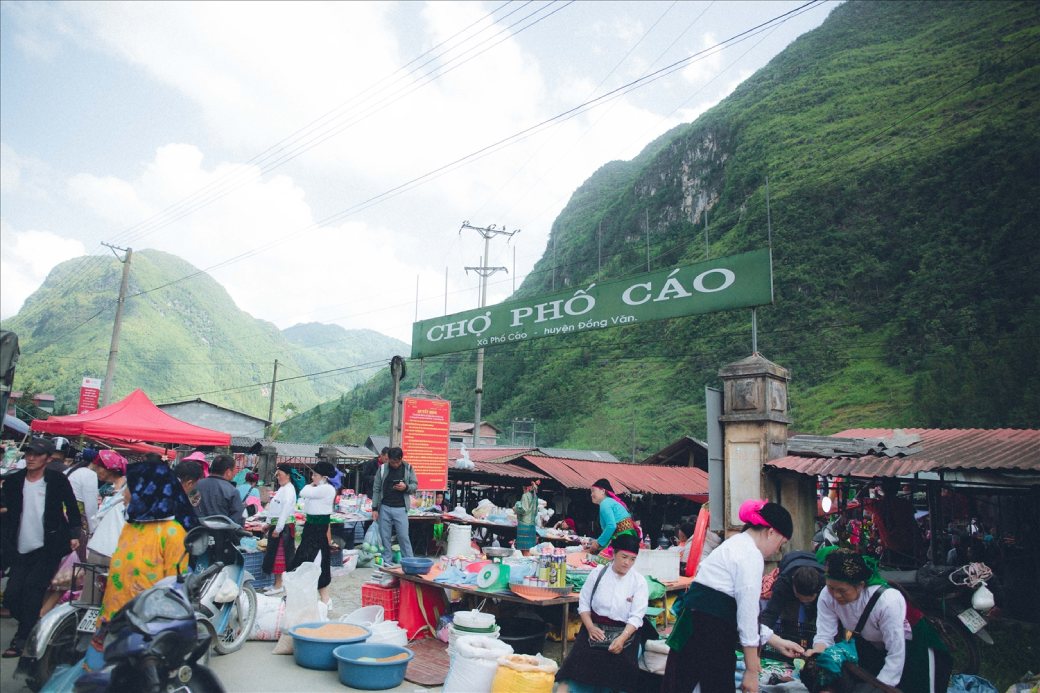 Pho Cao weekly market